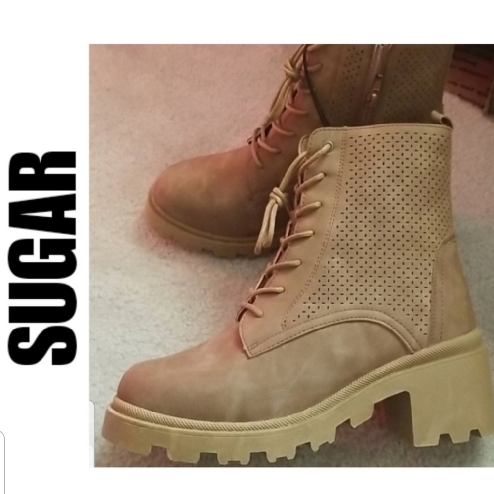 Sugar brand tan lace up combat boot size 9